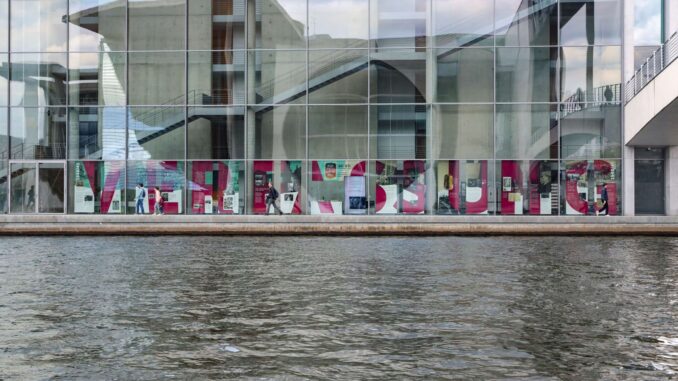 De Duitse Bondsdag in Berlijn, waar Friedrich Merz zich uitsprak over BSW en Sahra Wagenknecht