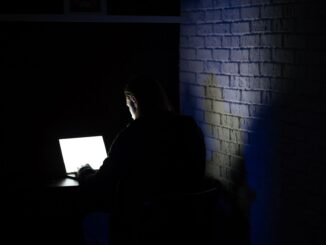 Donker sfeerbeeld dat staat voor radicalisering en maatschappelijke spanningen in Duitsland