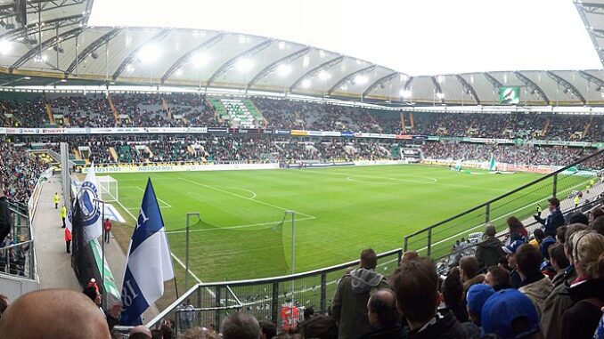 Volkswagen-Arena in Wolfsburg Publiek in de Volkswagen-Arena in Wolfsburg tijdens een Bundesliga-wedstrijd