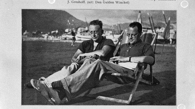 Menno ter Braak en Jan Greshoff op het strand van Sestri Levante in Italië, eind jaren dertig.