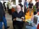 László Krasznahorkai tijdens een signeersessie op het Boekenfestival van Boedapest (2012