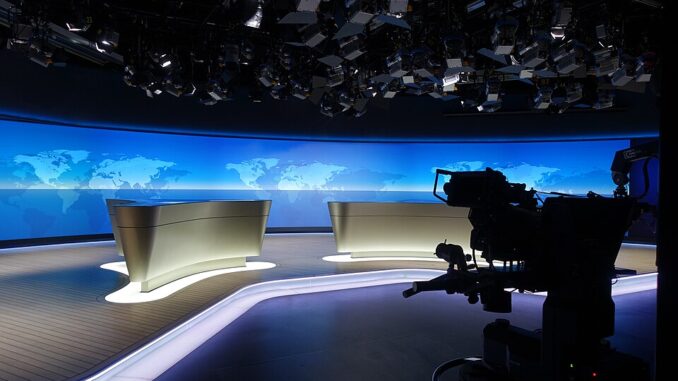 Tagesschau-studio in Hamburg Studio van de Tagesschau in Hamburg met camera en nieuwsdesk