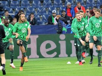 Spelers van VfL Wolfsburg tijdens de warming-up in de Champions League 2021/22