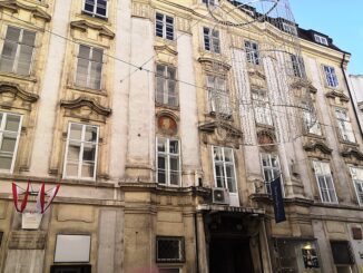 Gevel van het Palais Wilczek in Wenen, waar de Österreichische Gesellschaft für Literatur is gevestigd.