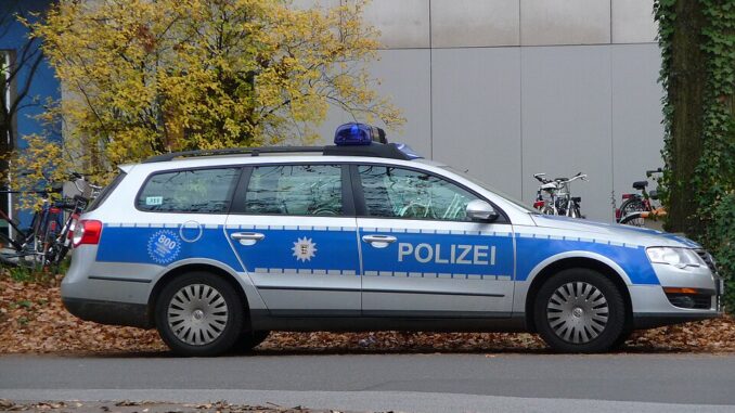 Duits politievoertuig van de Schutzpolizei in Heidelberg, Baden-Württemberg.
