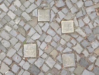 Stolpersteine in Berlijn-Schöneberg ter nagedachtenis aan Joodse bewoners die in de Tweede Wereldoorlog werden gedeporteerd.
