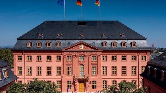 Het Deutschhaus in Mainz, zetel van het Landtag van Rijnland-Palts