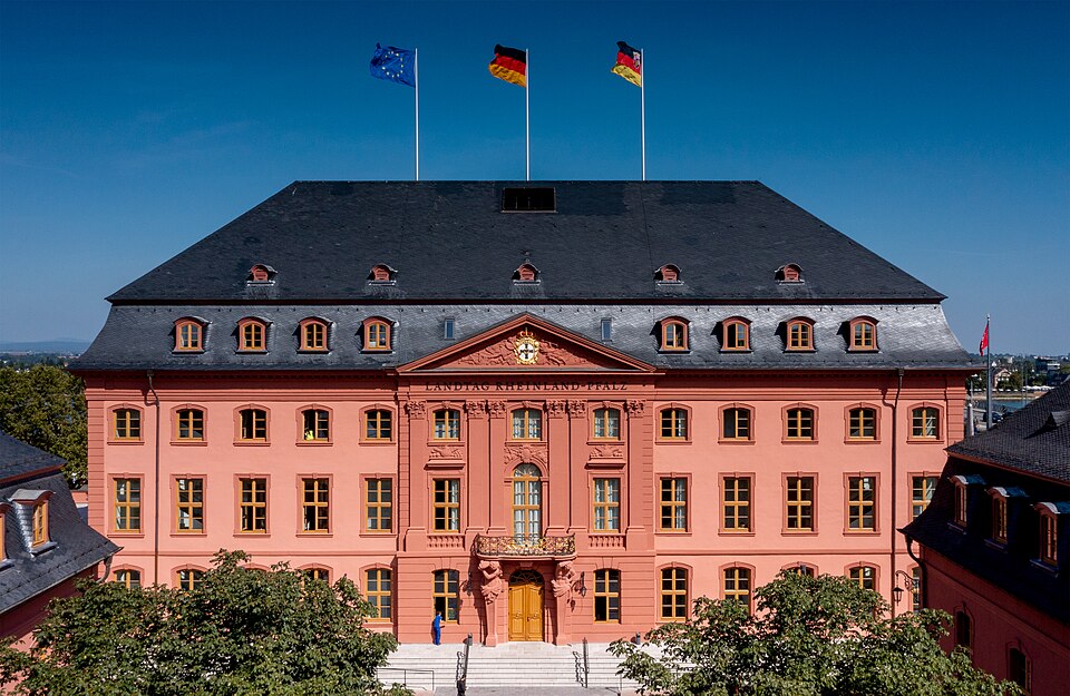 Het Deutschhaus in Mainz, zetel van het Landtag van Rijnland-Palts