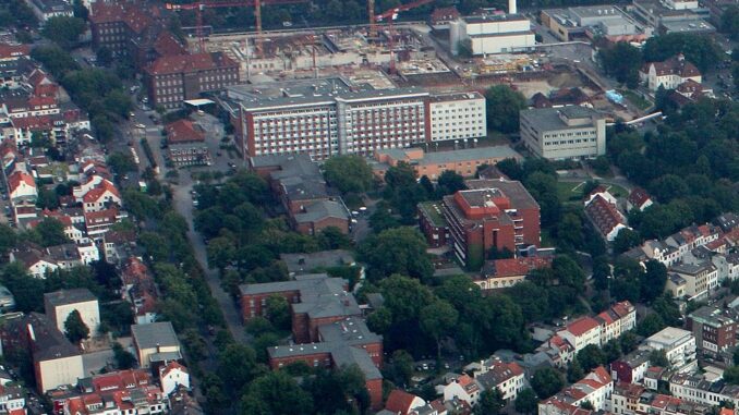 Luchtfoto van het Klinikum Bremen-Mitte met omliggende woonwijken.