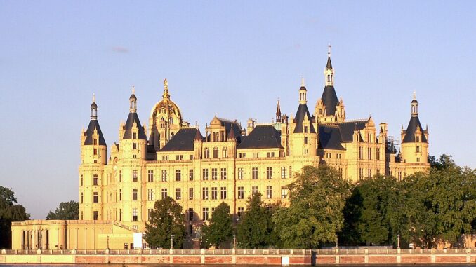 Het Schweriner Schloss, zetel van het Landtag Mecklenburg-Vorpommern
