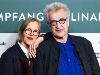 Wim Wenders en Donata Wenders bij de Berlinale 2023 in Berlijn