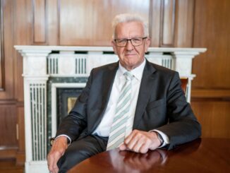 Minister-president Winfried Kretschmann tijdens een officieel portretmoment