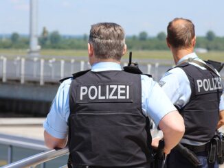 Agenten van de Duitse Bundespolizei op luchthaven Düsseldorf