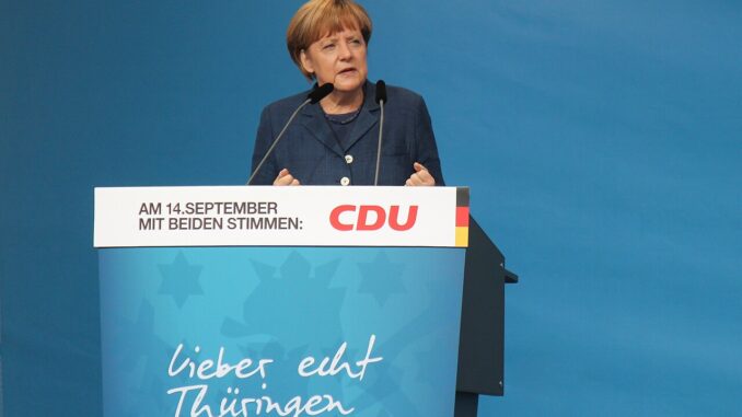 Angela Merkel spreekt op een CDU-bijeenkomst tijdens de verkiezingscampagne in Thüringen (2014)