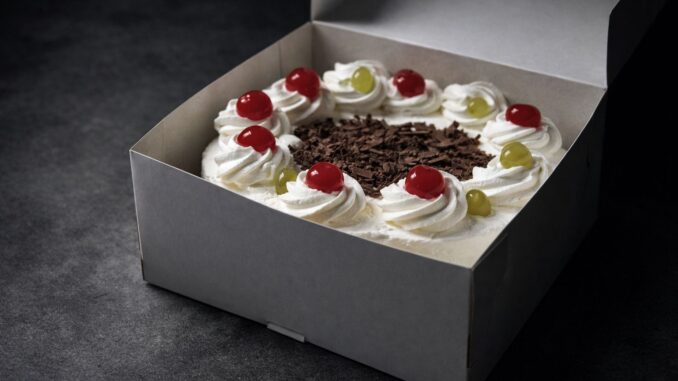 Slagroomtaart in kartonnen doos als illustratie bij cocaïnesmokkel van Berlijn naar Praag