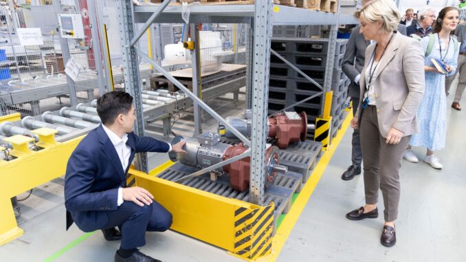 Minister bezoekt productiehal van een toeleverancier in de auto-industrie in Baden-Württemberg