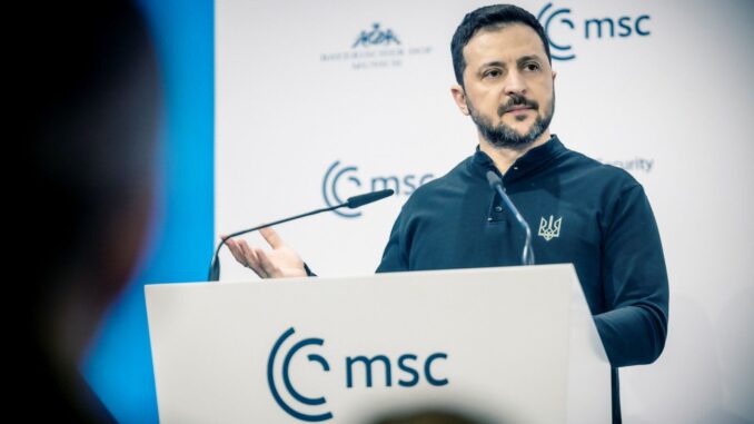 Oekraïense president Volodymyr Zelenskyy spreekt tijdens de Munich Security Conference 2025