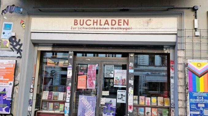 Buchladen Zur schwankenden Weltkugel in de Berlijnse wijk Prenzlauer Berg