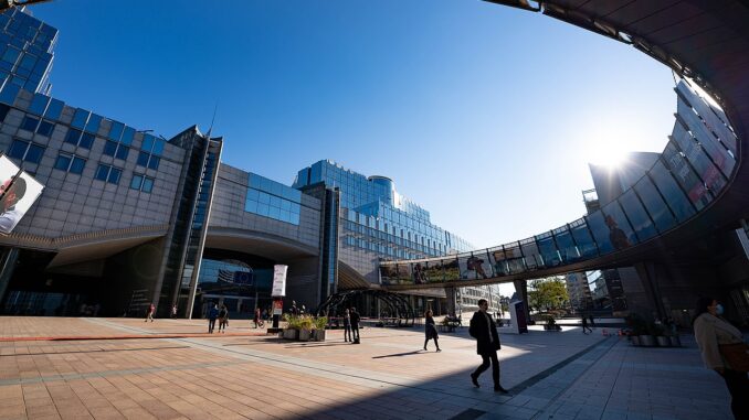 Buitenzicht van het Europees Parlement in Brussel