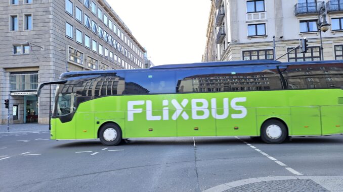 Flixbus touringcar in Berlijn Unter den Linden