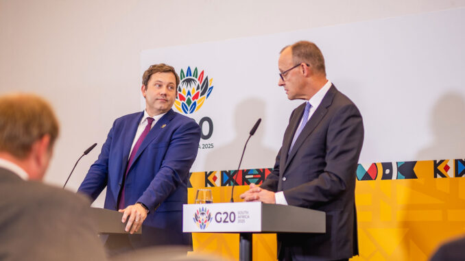 Friedrich Merz en Lars Klingbeil tijdens persconferentie over Duitse coalitie