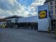 Lidl-filiaal in Berlijn met groot logo op de gevel, onderwerp van rechtszaak over misleidende prijsreclame in Duitsland