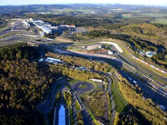 Luchtfoto van de Nürburgring met de Nordschleife in de Duitse deelstaat Rijnland-Palts