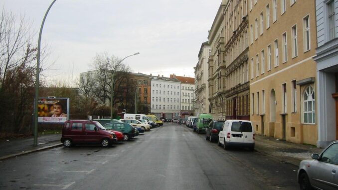 Straatbeeld van de Sebastianstraße in Berlijn-Kreuzberg, waar het vermoedelijke RAF-lid Daniela Klette woonde