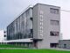 Het Bauhaus-gebouw in Dessau met glazen gevel, ontworpen door Walter Gropius