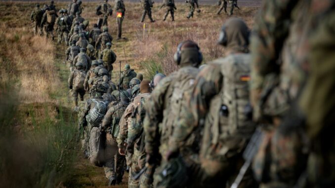 Soldaten van de Bundeswehr tijdens een militaire oefening in Duitsland