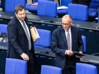 Minister van Financiën Lars Klingbeil en bondskanselier Friedrich Merz in de Bondsdag