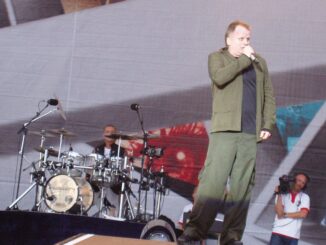 Herbert Grönemeyer tijdens een liveoptreden in Freiburg in 2004