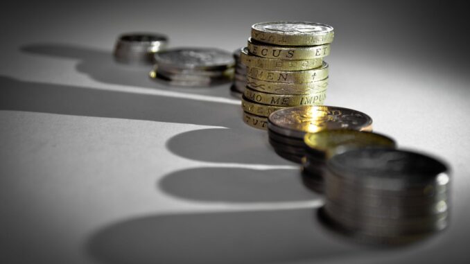 Stapels euromunten als symbool voor stijgende prijzen en inflatie in Duitsland