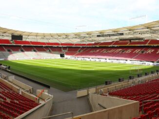 Binnenaanzicht van de MHPArena in Stuttgart, thuisstadion van VfB Stuttgart