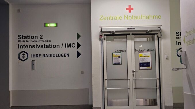 Ingang van de centrale spoedeisende hulp in het Franziskus-Krankenhaus in Berlijn