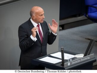 Rüdiger Lucassen (AfD) spreekt tijdens een debat in de Duitse Bondsdag