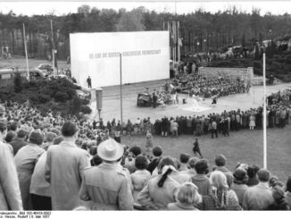 Herdenking van 8 mei 1951 bij het Sovjetmonument in Berlijn-Treptow