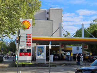 Tankstation van Shell in Berlijn met actuele brandstofprijzen voor diesel en E10