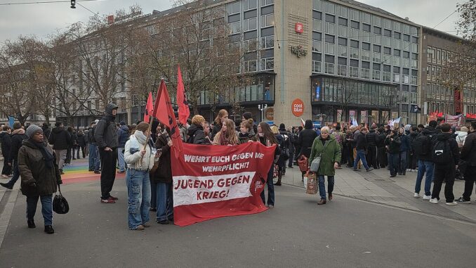 Jongeren demonstreren in Hannover tegen de Duitse dienstplicht