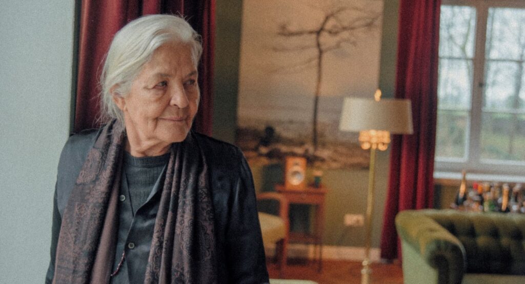 Hildegard Schmahl als moeder in Donkey Days