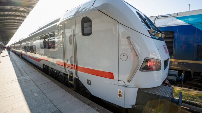 ICE L-trein van Deutsche Bahn op station Westerland op Sylt