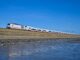 ICE L-trein van Deutsche Bahn rijdt over de Hindenburgdamm naar Sylt in Sleeswijk-Holstein