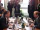 Voormalig bondskanselier Gerhard Schröder in gesprek met de Russische president Vladimir Poetin in Berlijn