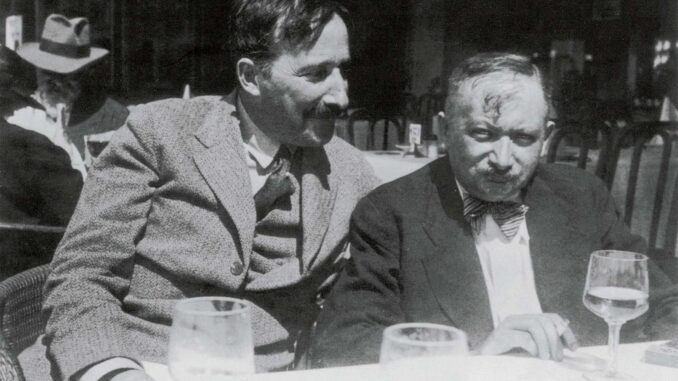 Stefan Zweig en Joseph Roth op een terras in Oostende in de zomer van 1936.