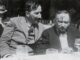 Stefan Zweig en Joseph Roth op een terras in Oostende in de zomer van 1936.