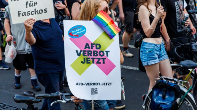 Demonstranten tijdens een protest tegen rechts-extremisme en de AfD in Thüringen.
