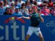 Alexander Zverev slaat een forehand tijdens het Citi Open-toernooi in Washington in 2018