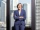 Christiane Benner, voorzitter van de Duitse vakbond IG Metall, voor de skyline van Frankfurt.