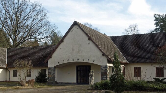 De voormalige Goebbels-villa aan de Bogensee bij Wandlitz in Brandenburg.