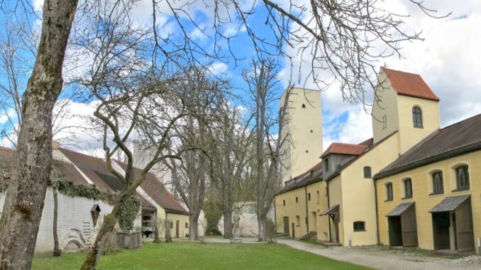 Historisch centrum van Grünwald bij München, een gemeente die bekendstaat om haar lage bedrijfsbelastingtarief.